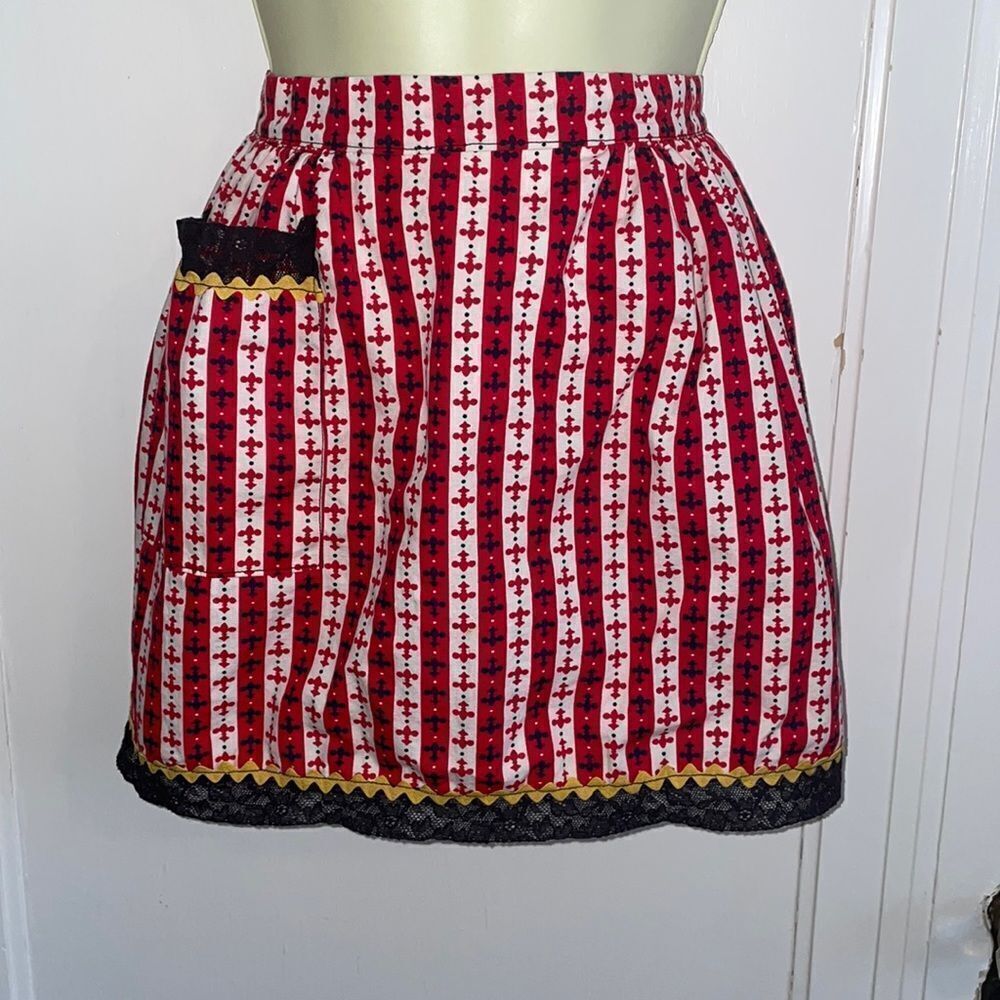Vintage Handmade/homemade fleur de lis red, black & white print apron